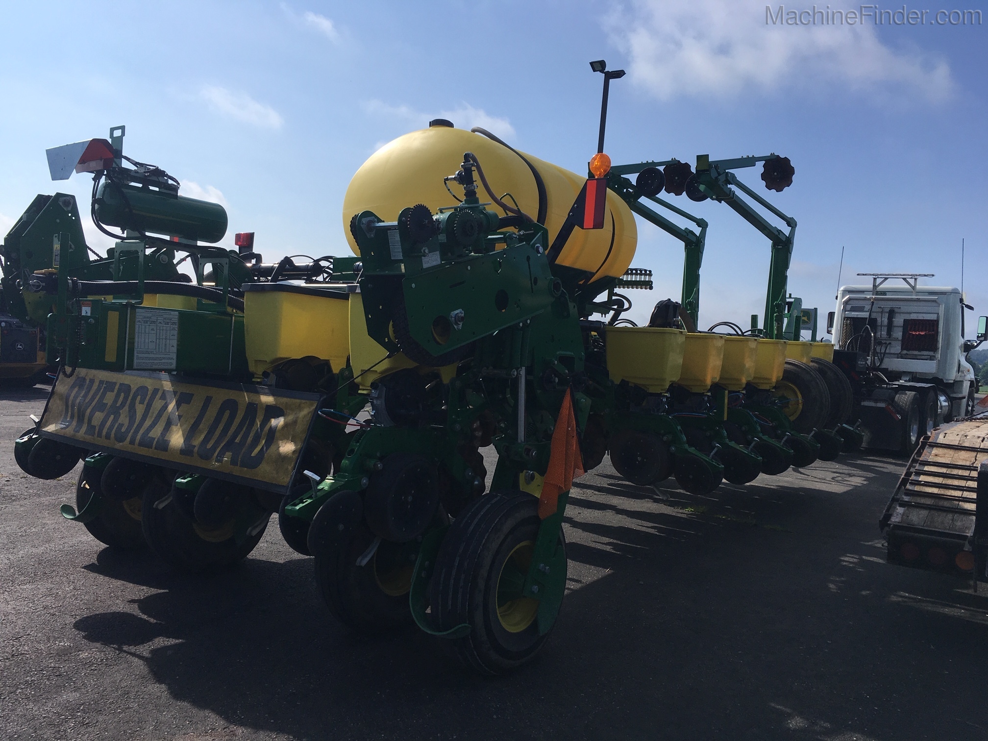 2016 John Deere 1775NT Image 9