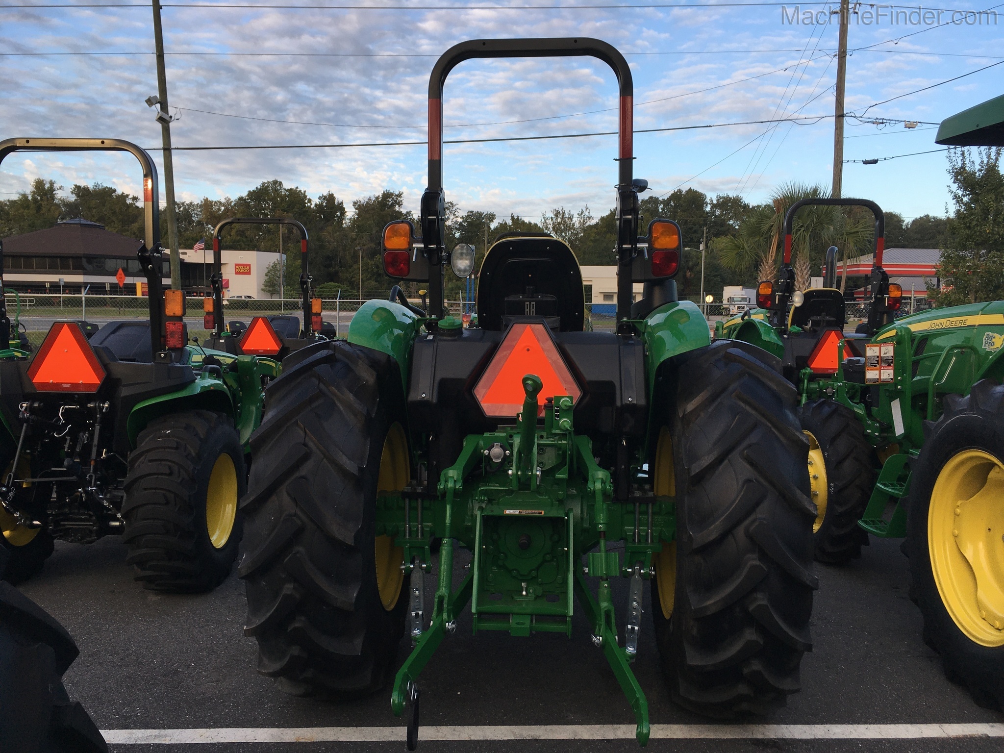 2020 John Deere 5065E Image 5