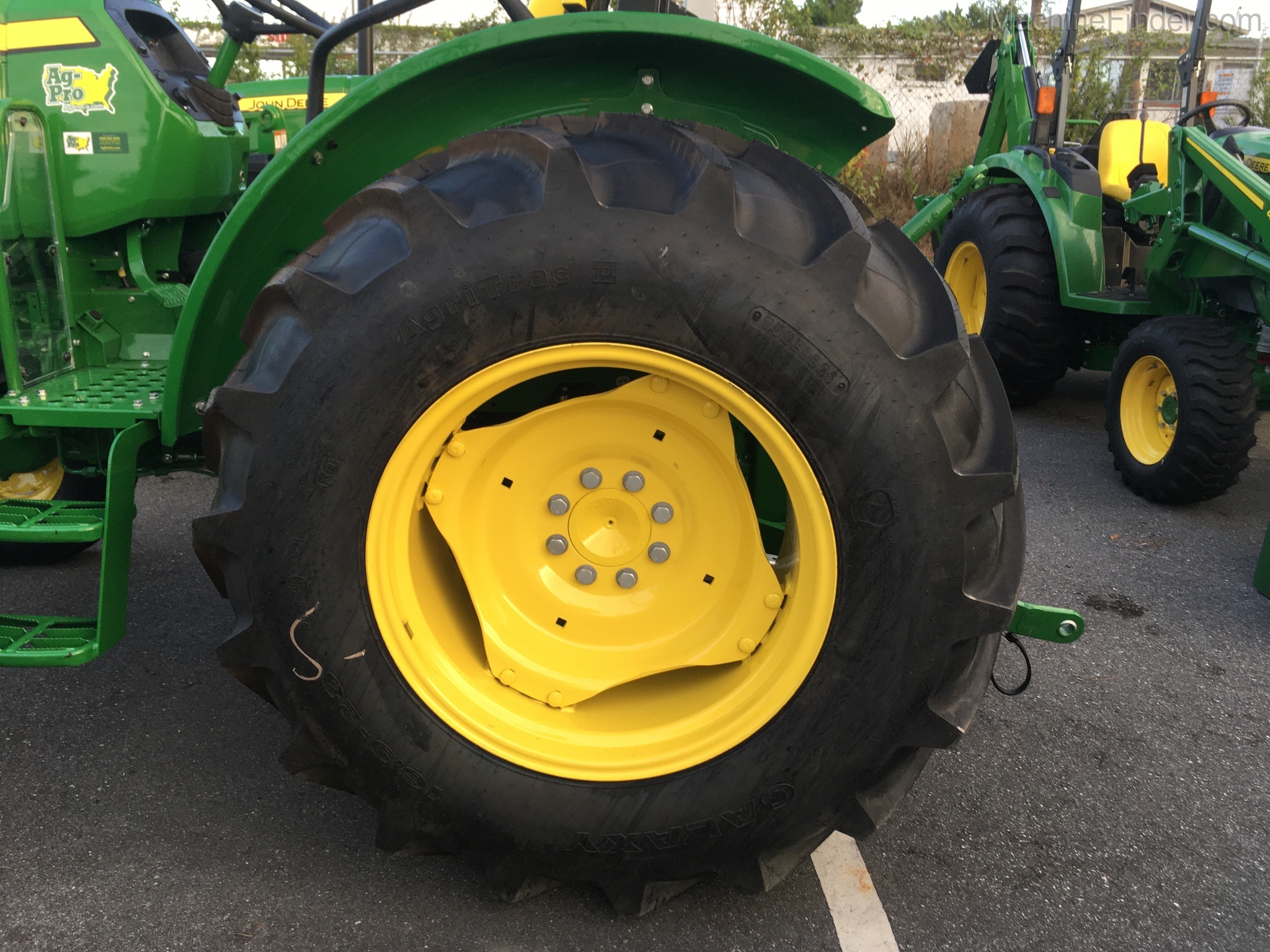 2020 John Deere 5065E Image 7