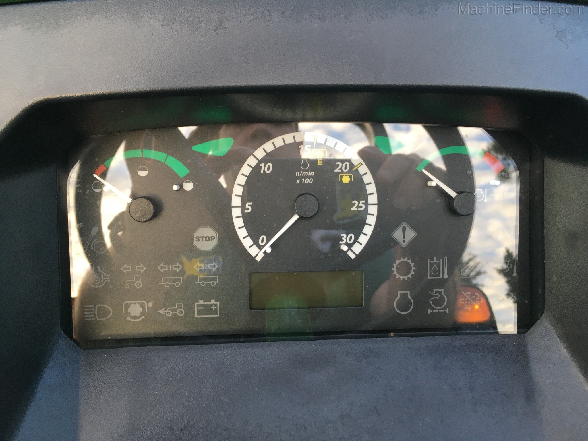 2020 John Deere 5065E Image 10