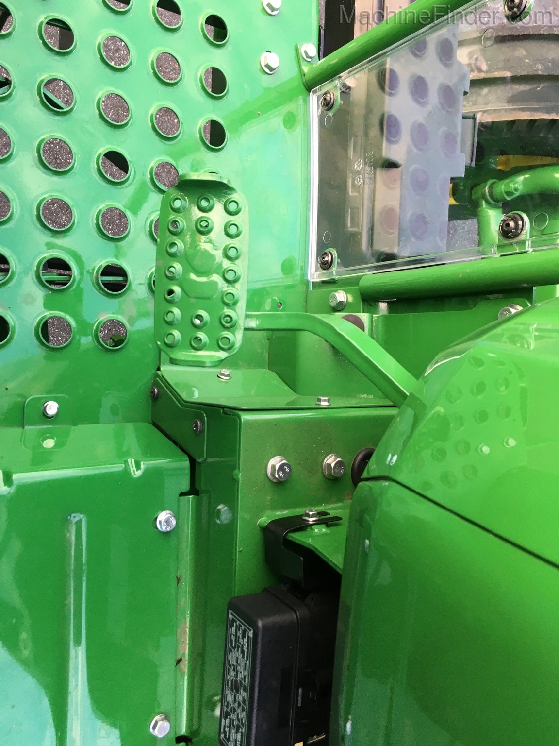 2020 John Deere 5065E Image 13