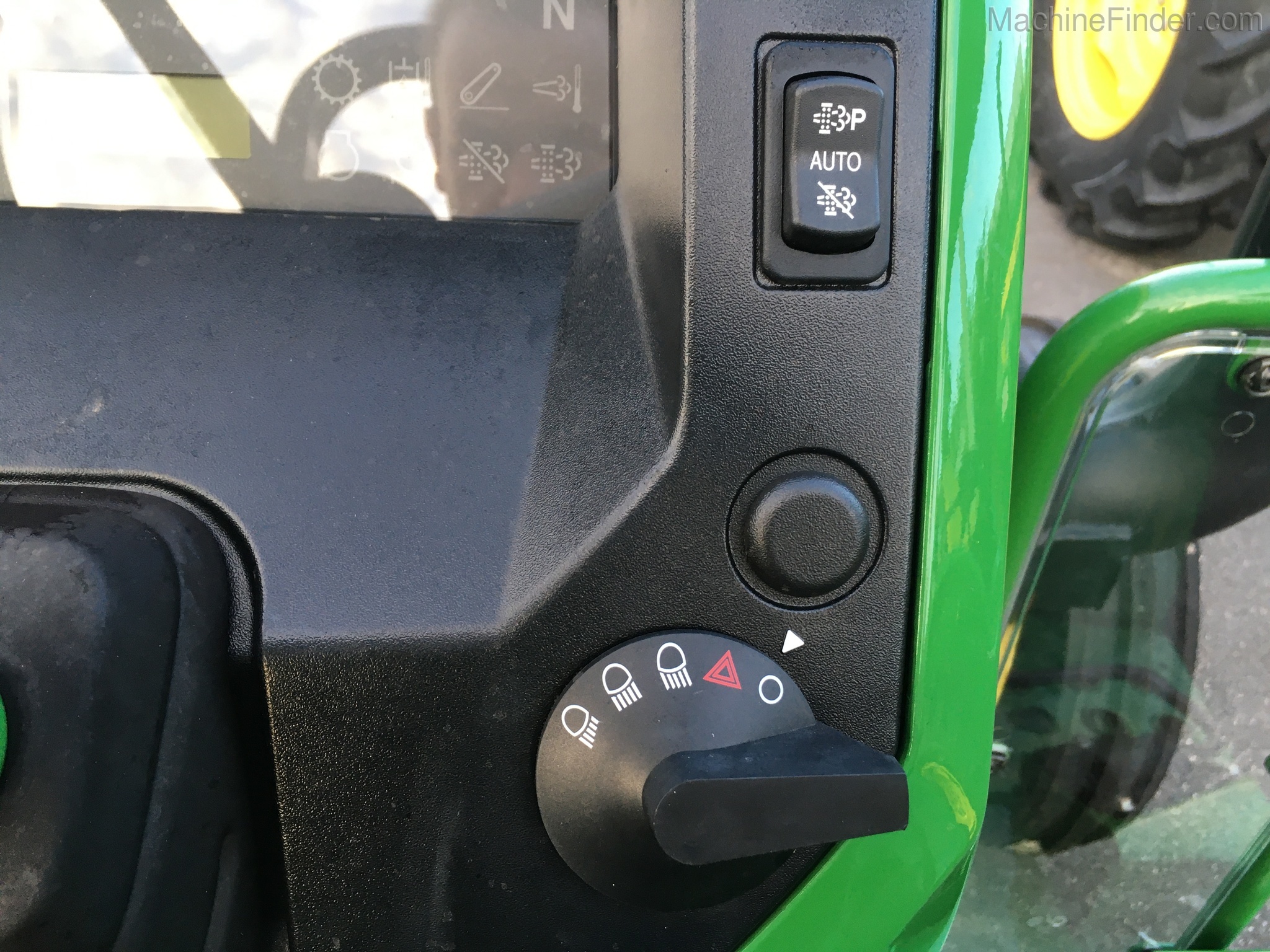2020 John Deere 5065E Image 15