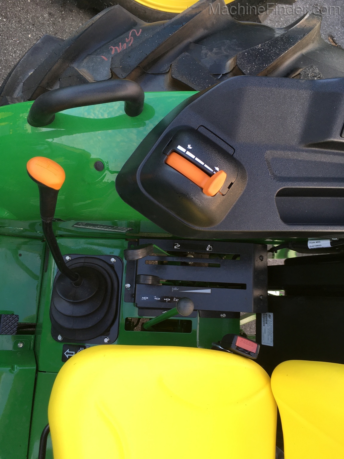 2020 John Deere 5065E Image 9