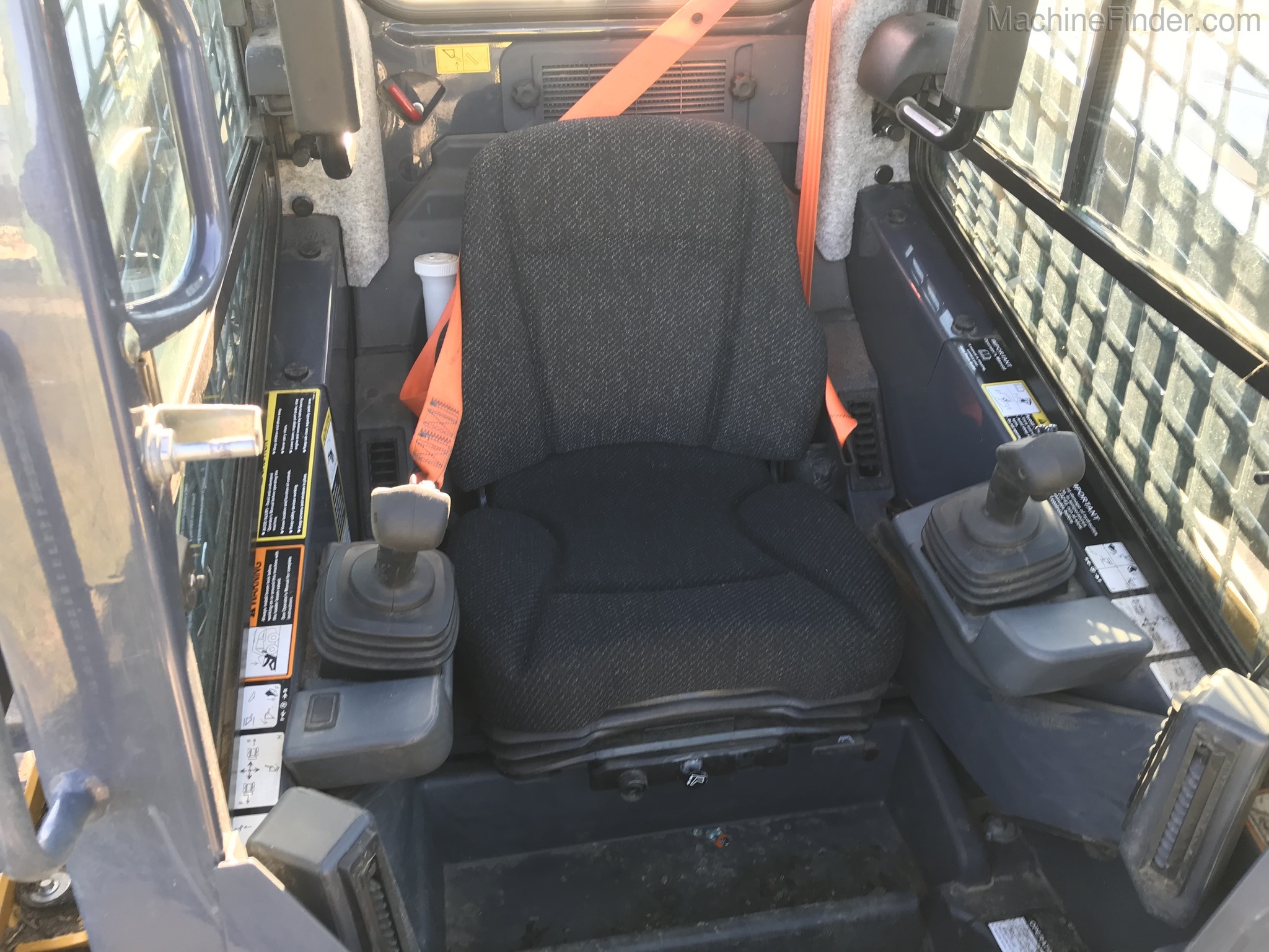 2018 John Deere 333G Image 8