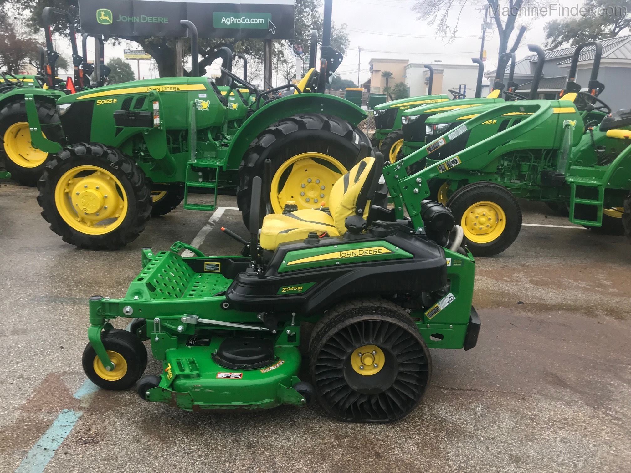 2020 John Deere Z945M Image 1