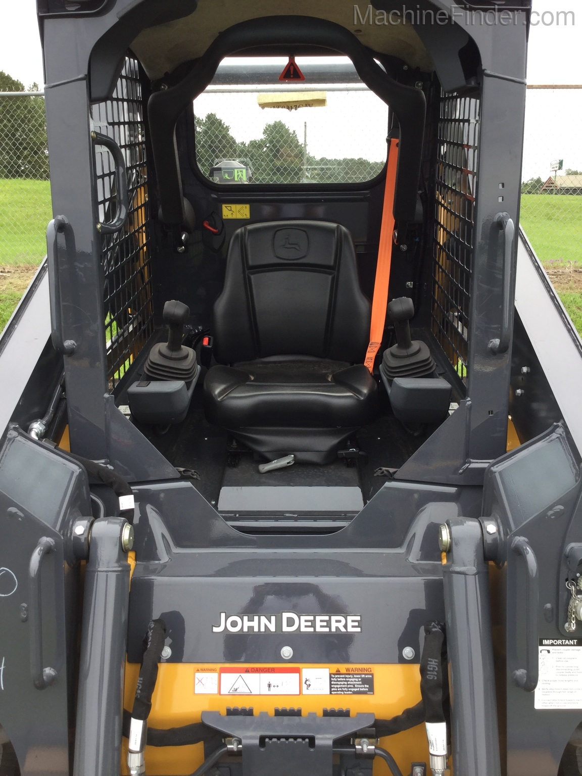 2020 John Deere 317G Image 7