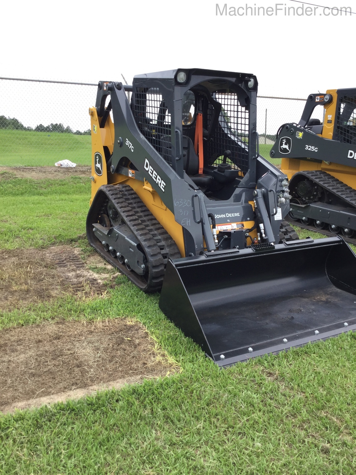 2020 John Deere 317G Image 3