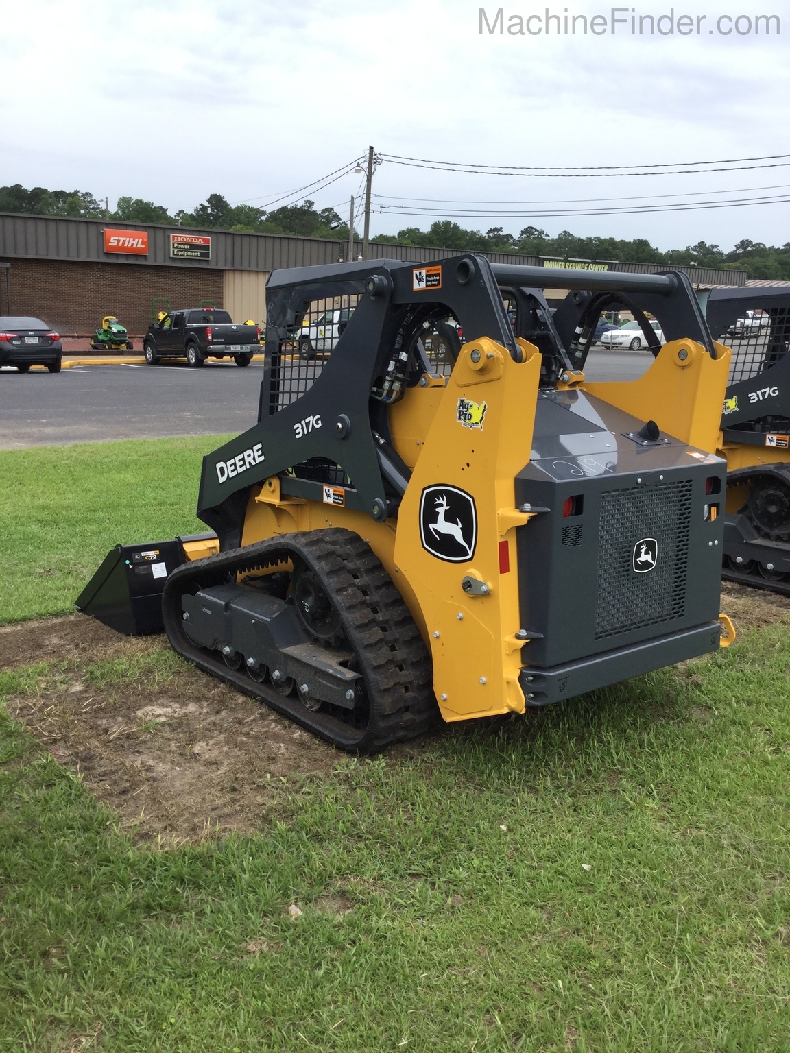 2020 John Deere 317G Image 6