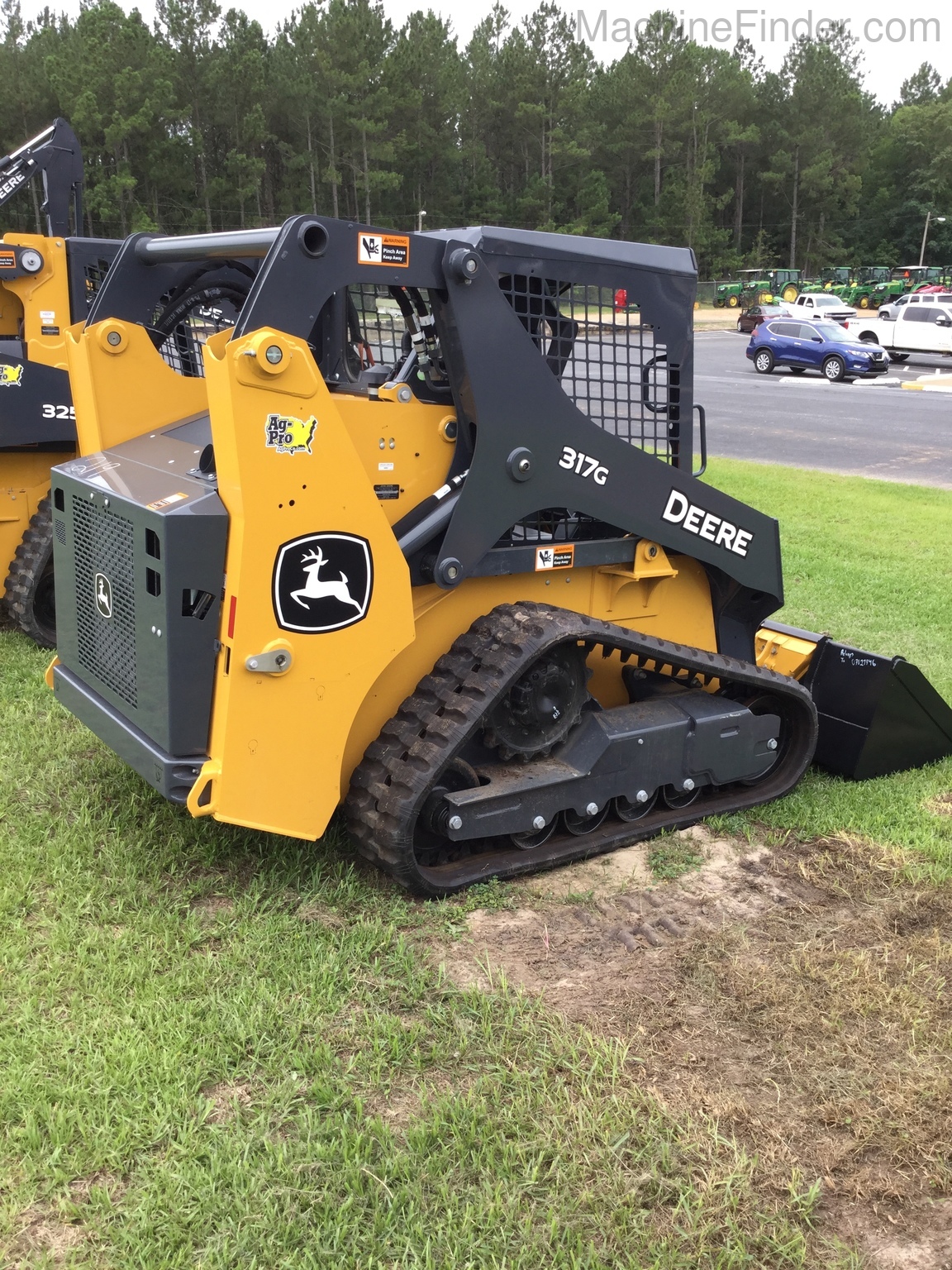 2020 John Deere 317G Image 4