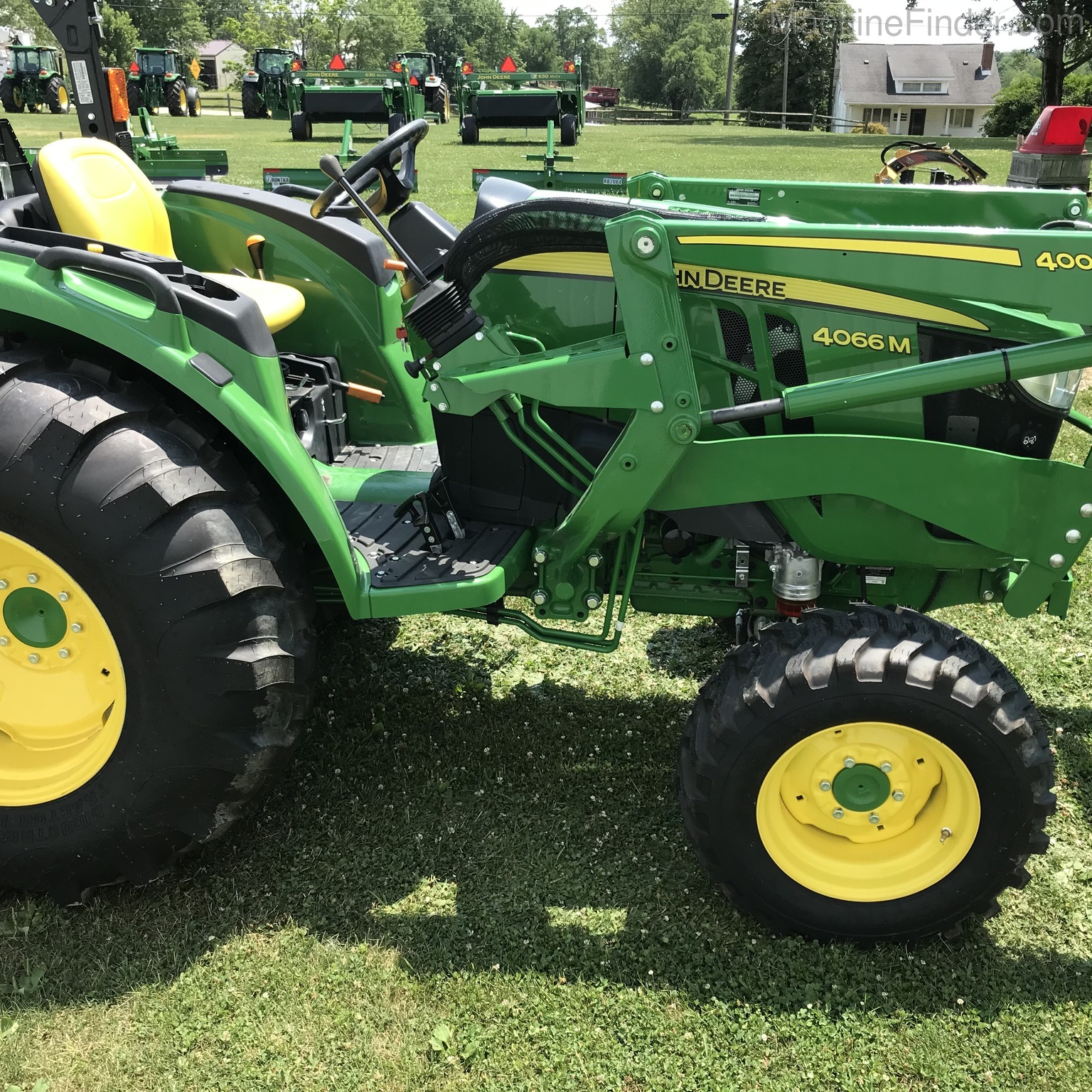 2020 John Deere 4066M Image 5
