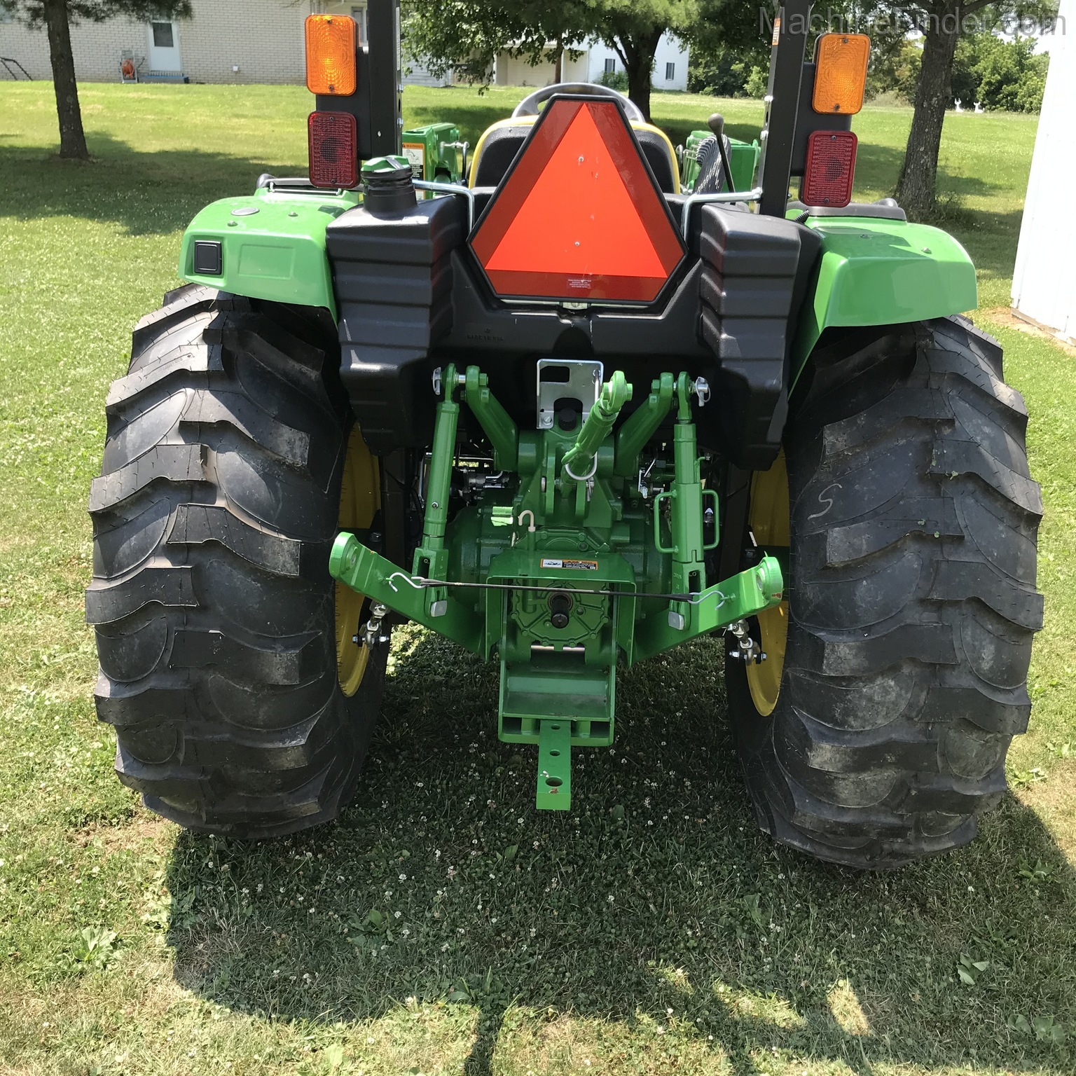 2020 John Deere 4066M Image 6