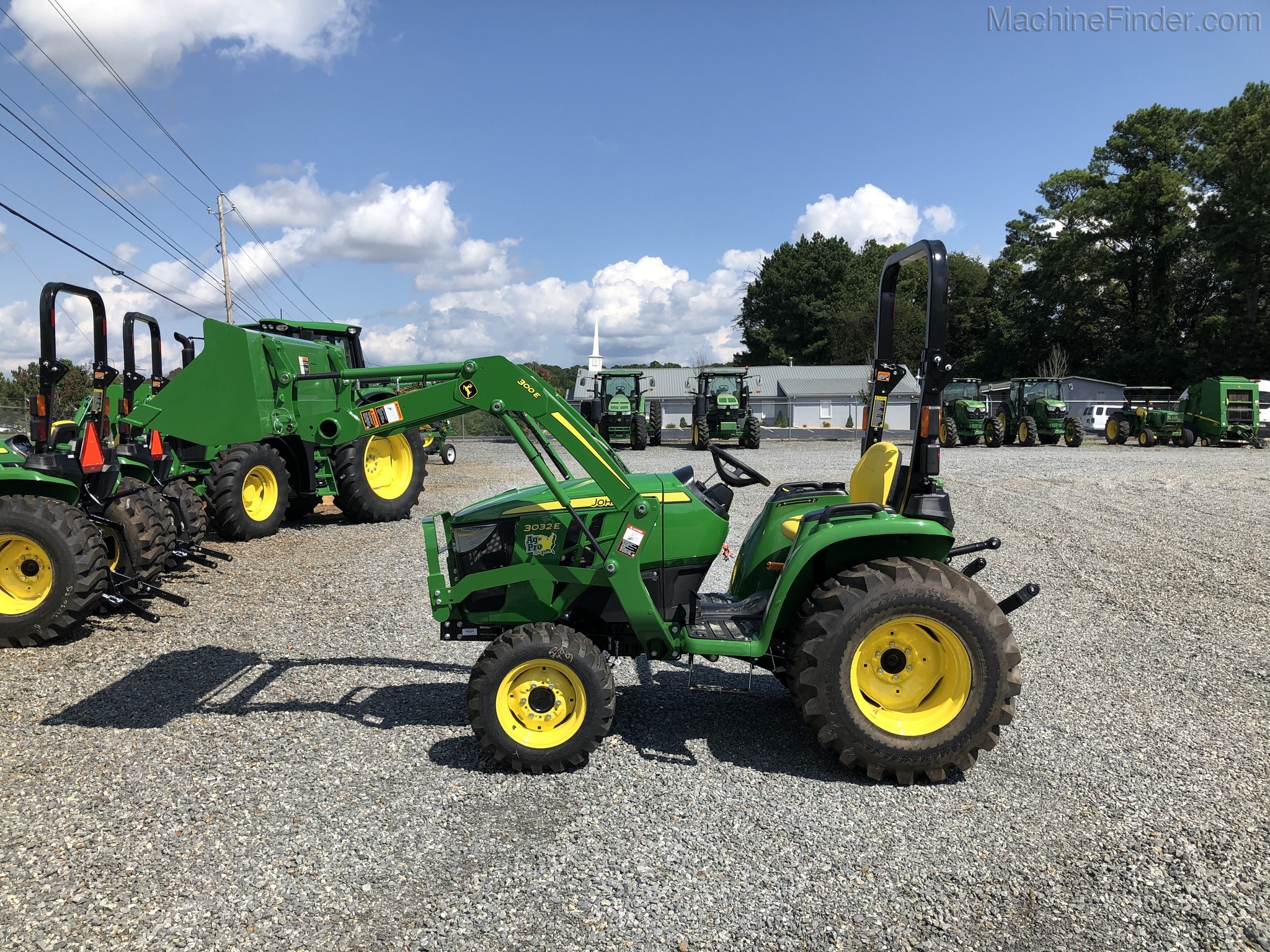 2020 John Deere 3032E Image 1