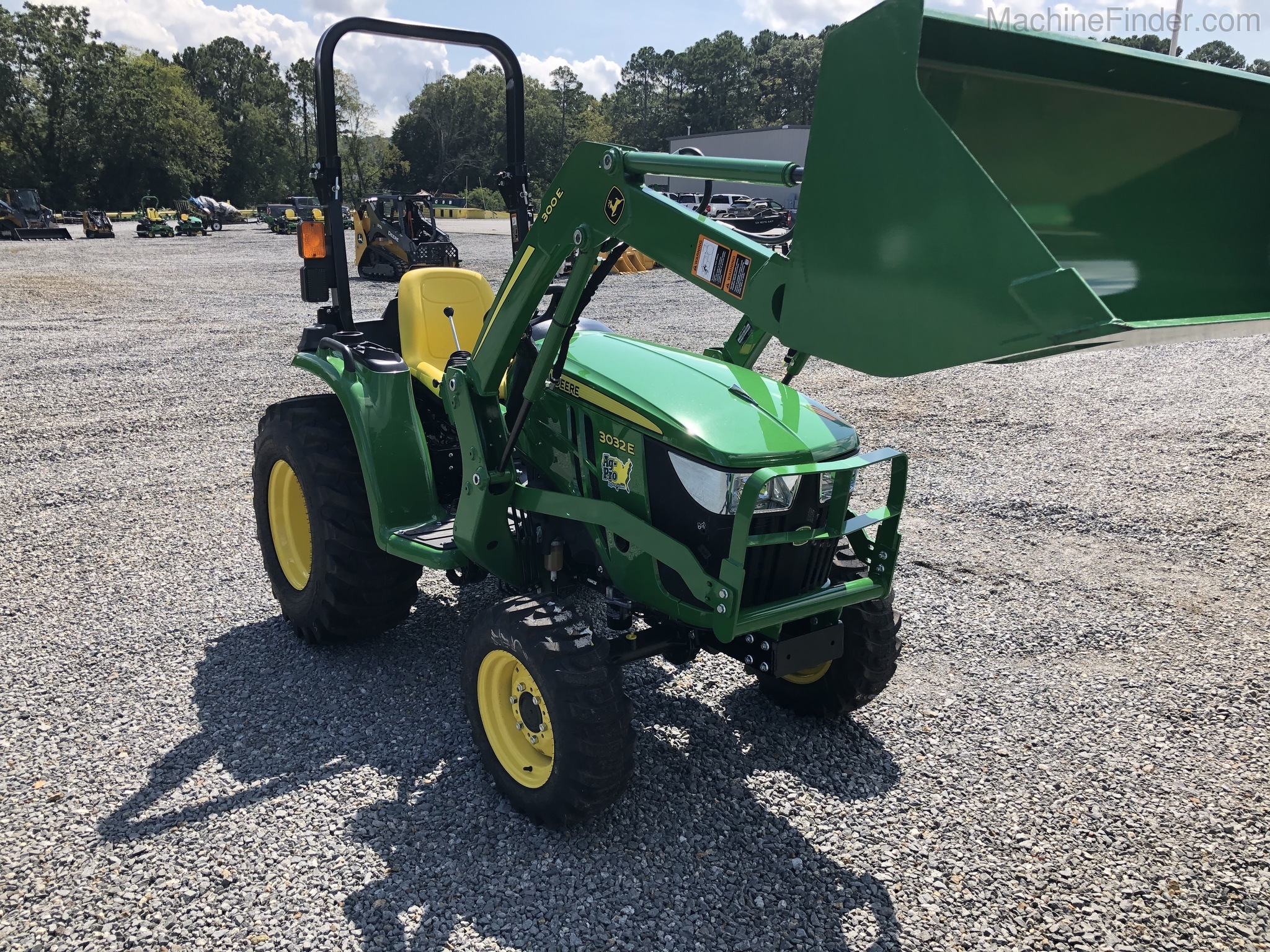 2020 John Deere 3032E Image 3