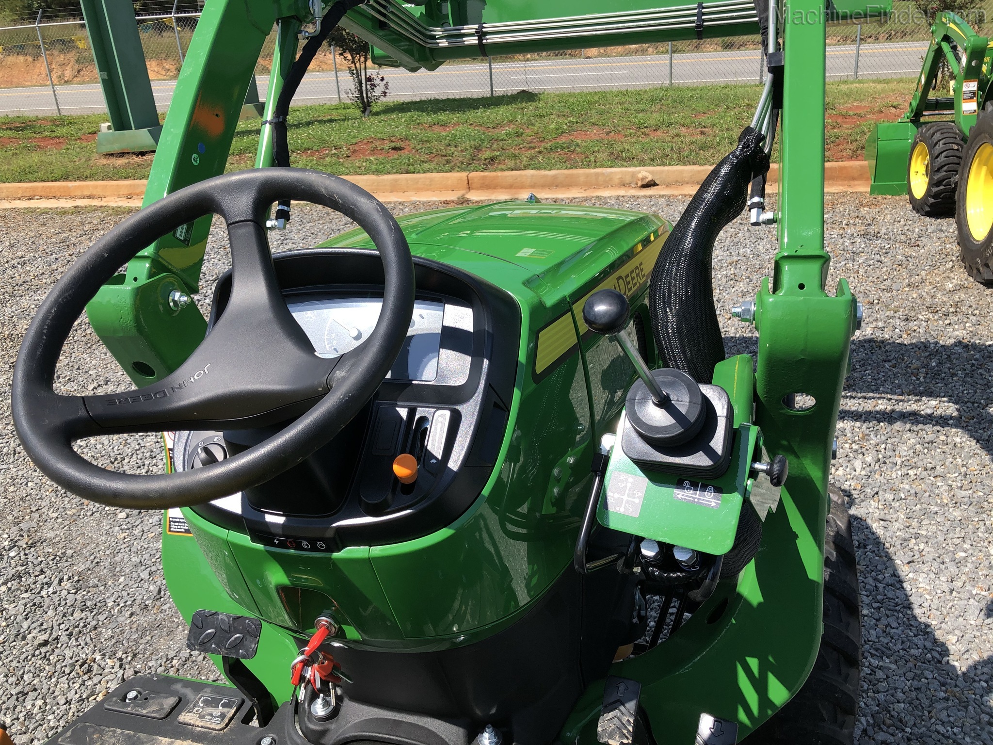 2020 John Deere 3032E Image 4