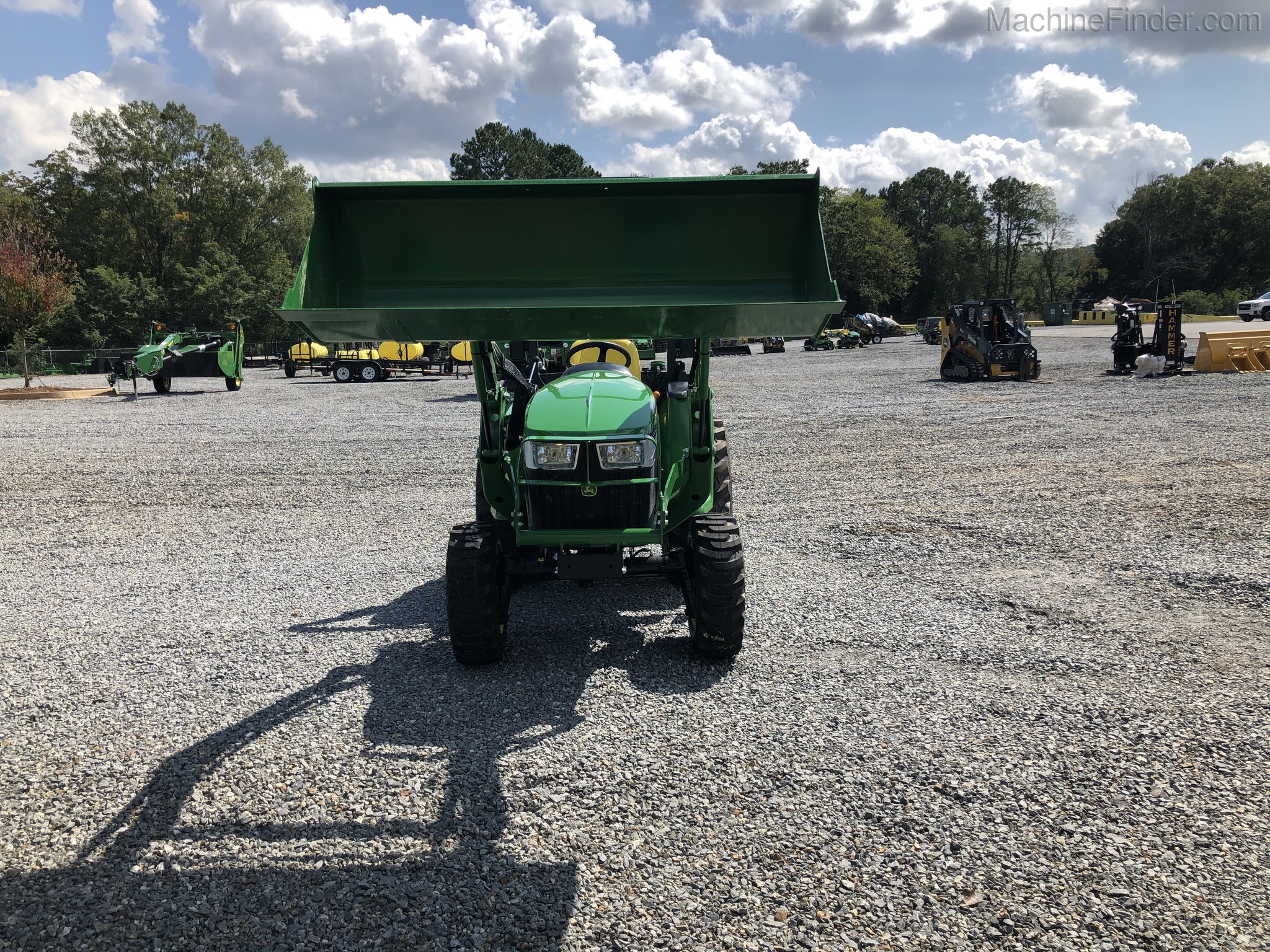 2020 John Deere 3032E Image 2