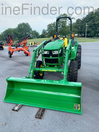 2020 John Deere 4052M Image 5