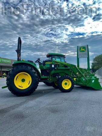 2020 John Deere 4052M Image 4