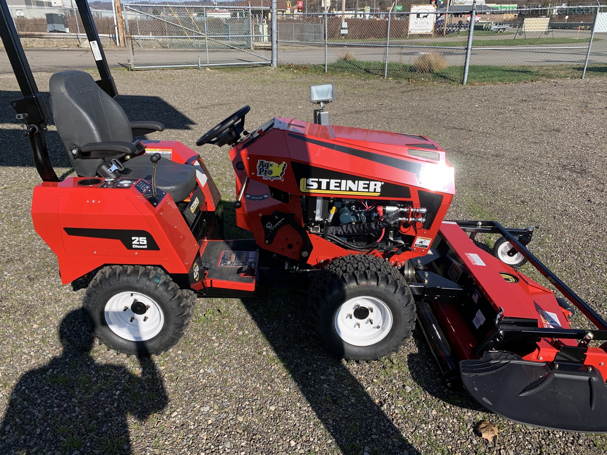 2020 Steiner 450 KUBOTA GAS Image 2