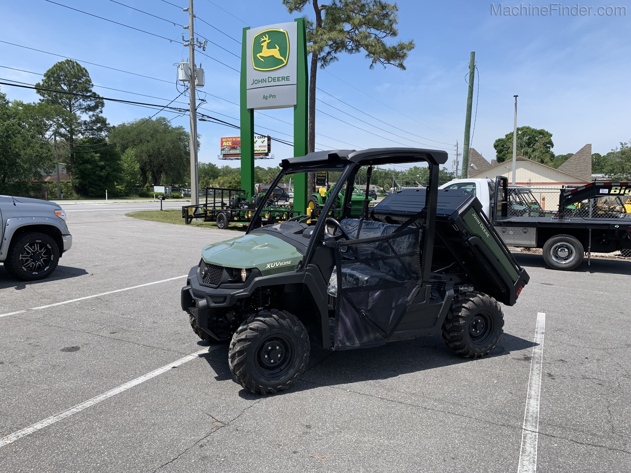 2021 John Deere 835E Image 2