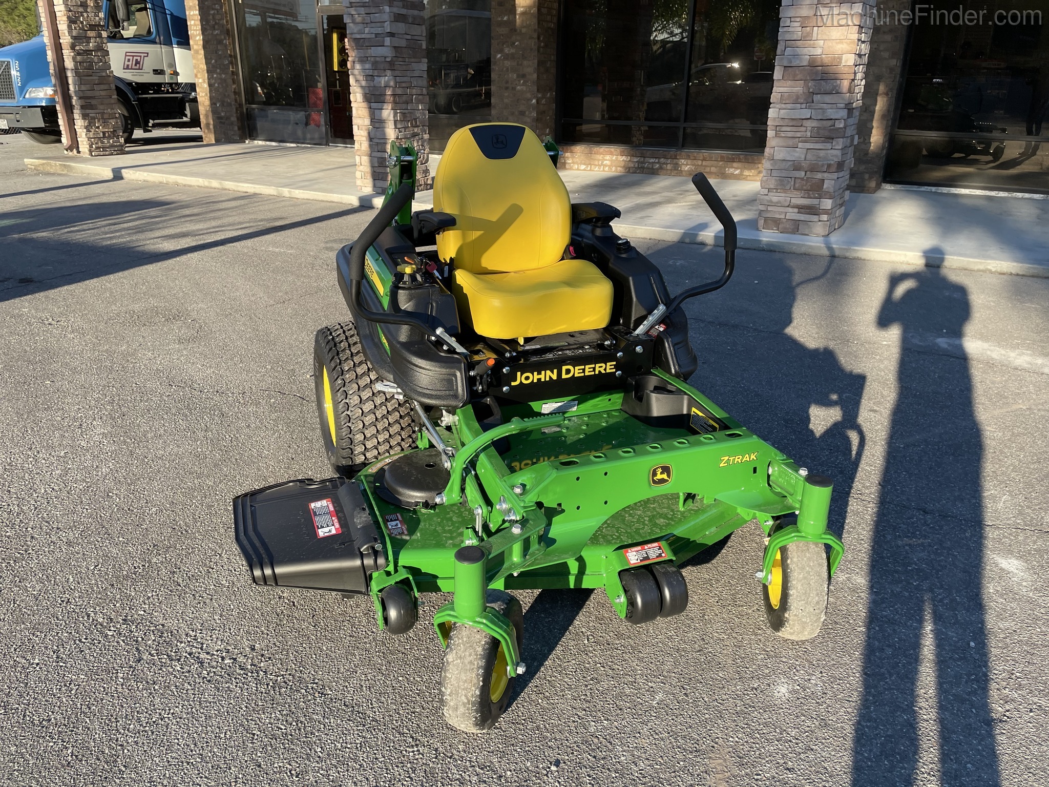 2020 John Deere Z915E Image 2