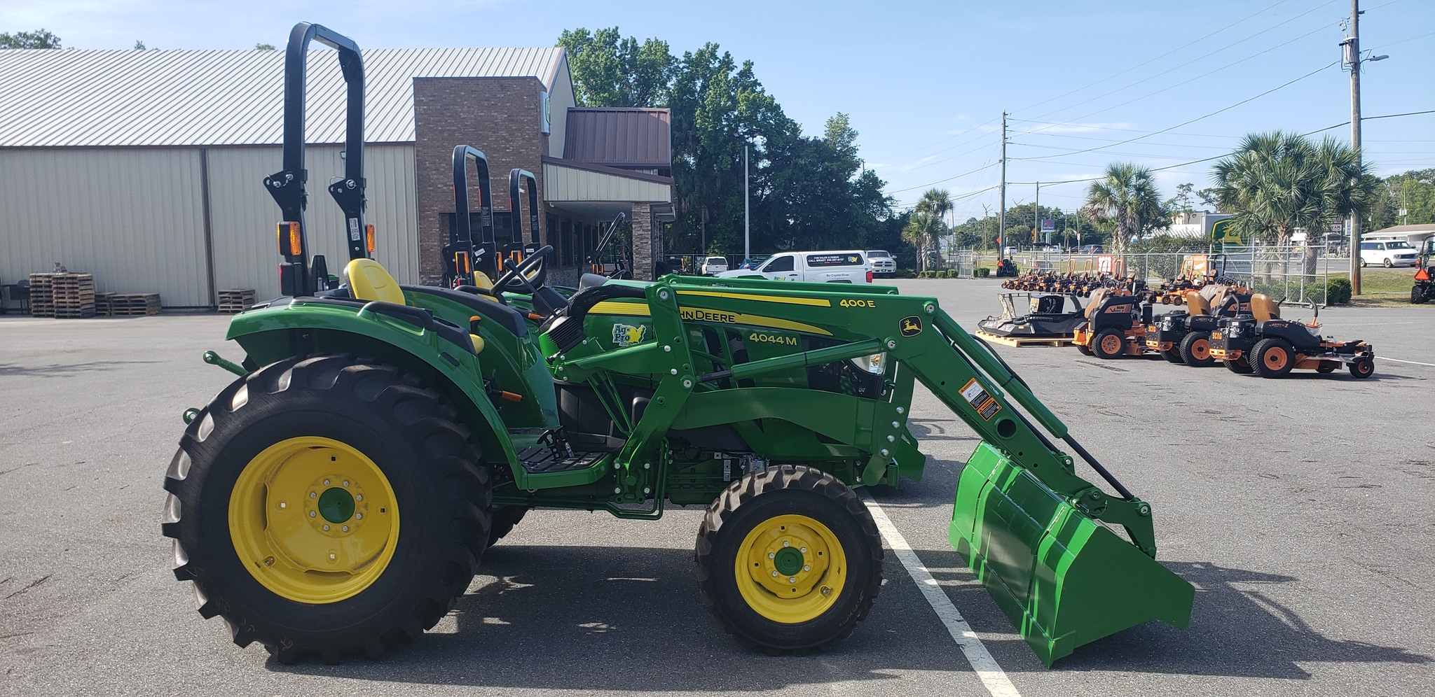 2023 John Deere 4044M Image 1