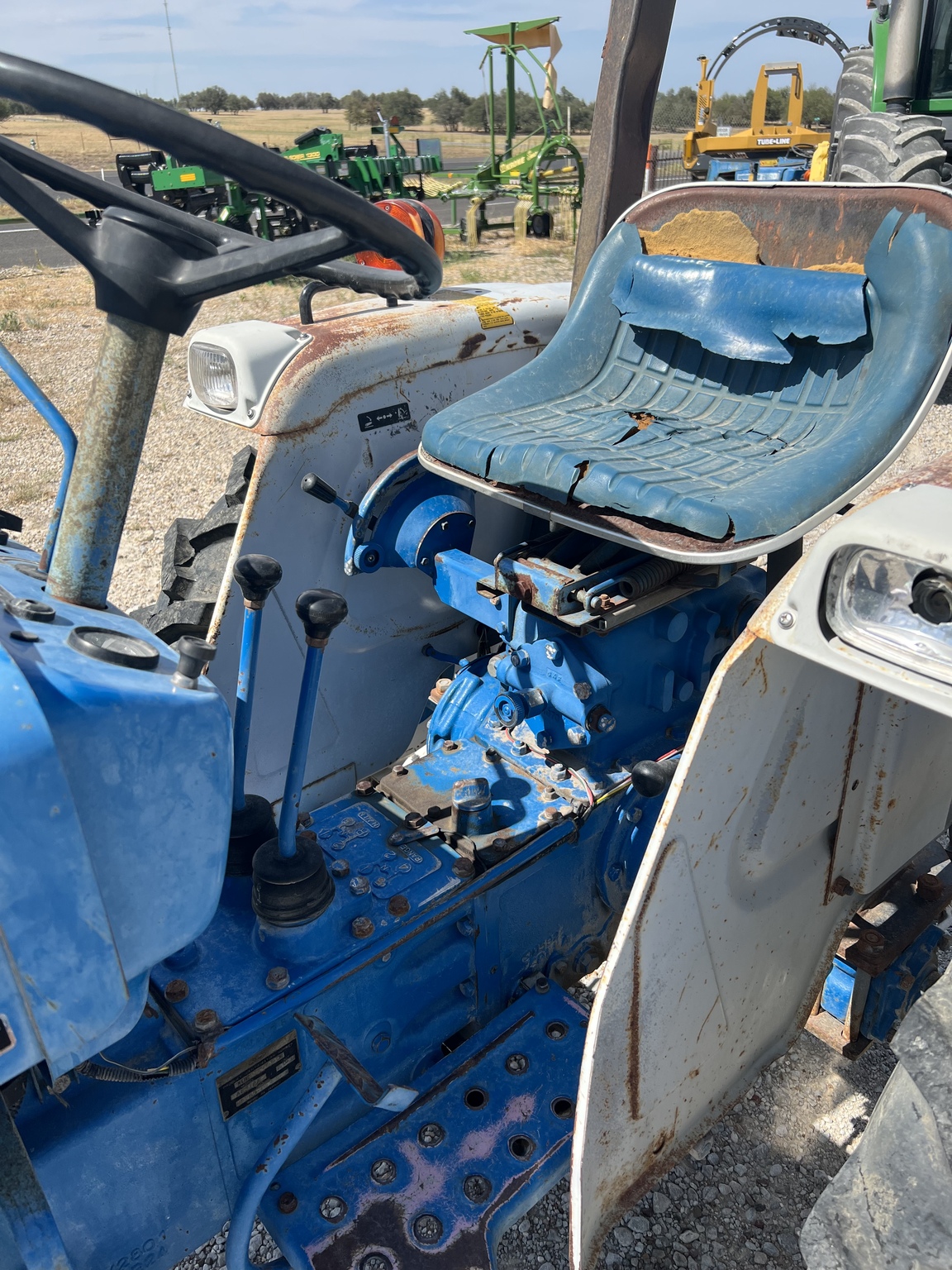 Ford 1310 Image 4