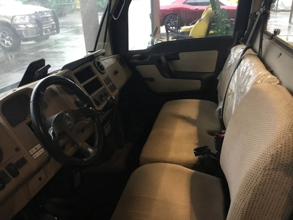 2021 John Deere 835R Photo 6