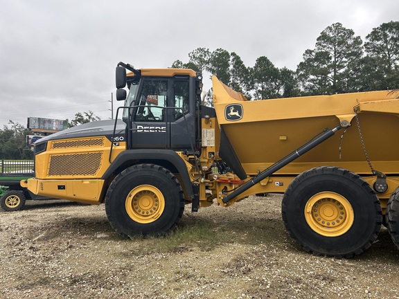 2023 John Deere 260 P Photo 3