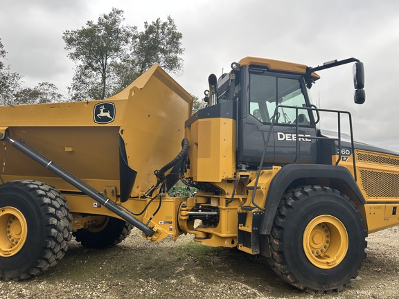 2023 John Deere 260 P Photo 9