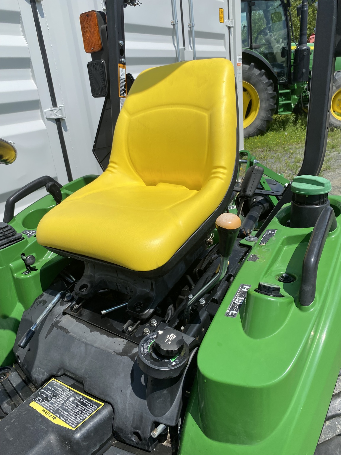 2018 John Deere 1023E Image 8