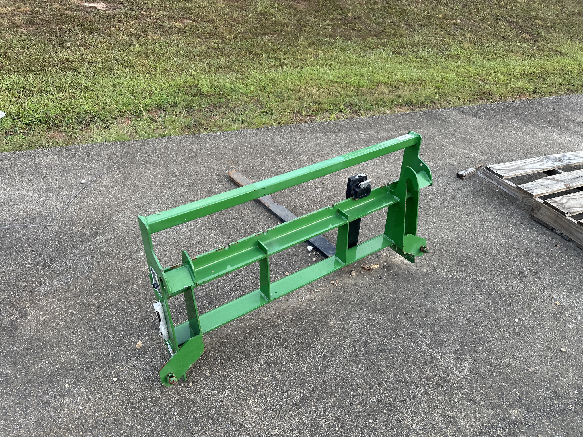2022 Frontier AP10F Image 1