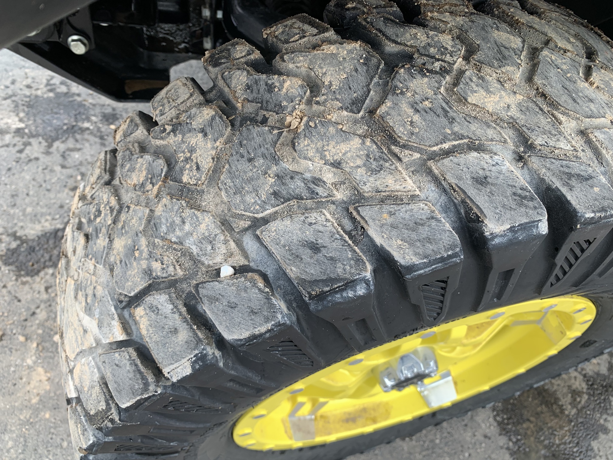  2024 John Deere XUV 835M at Heritage Tractor in Lamar, MO
