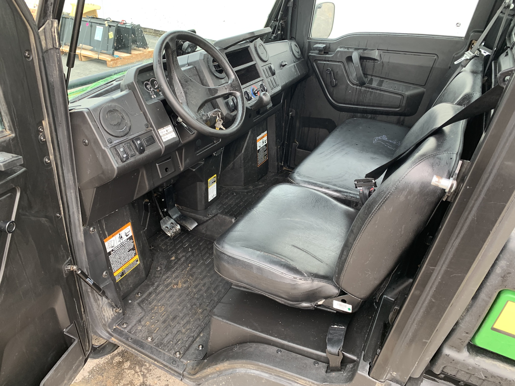  2024 John Deere XUV 835M at Heritage Tractor in Lamar, MO