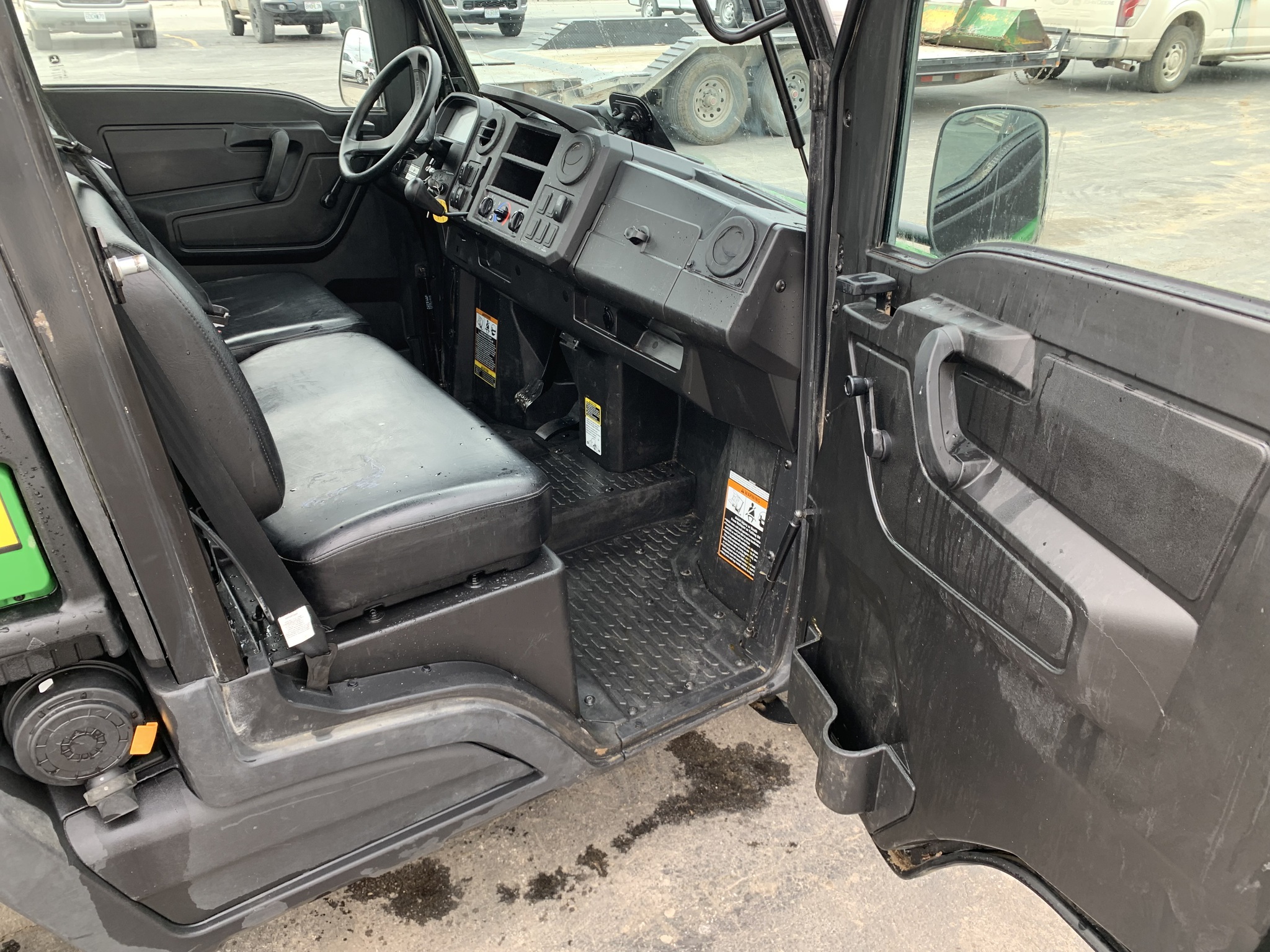  2024 John Deere XUV 835M at Heritage Tractor in Lamar, MO