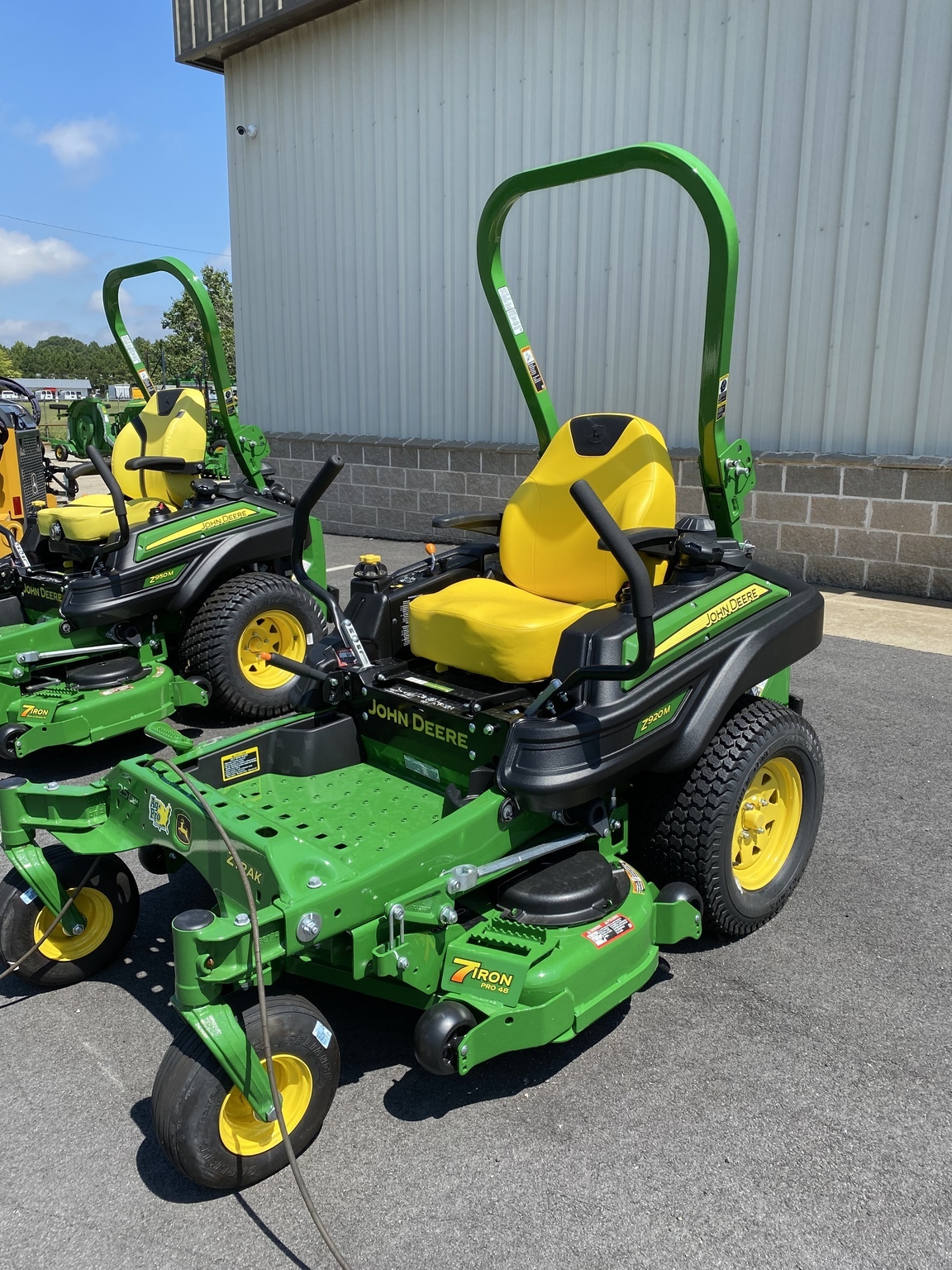 2025 John Deere Z920M Image 1