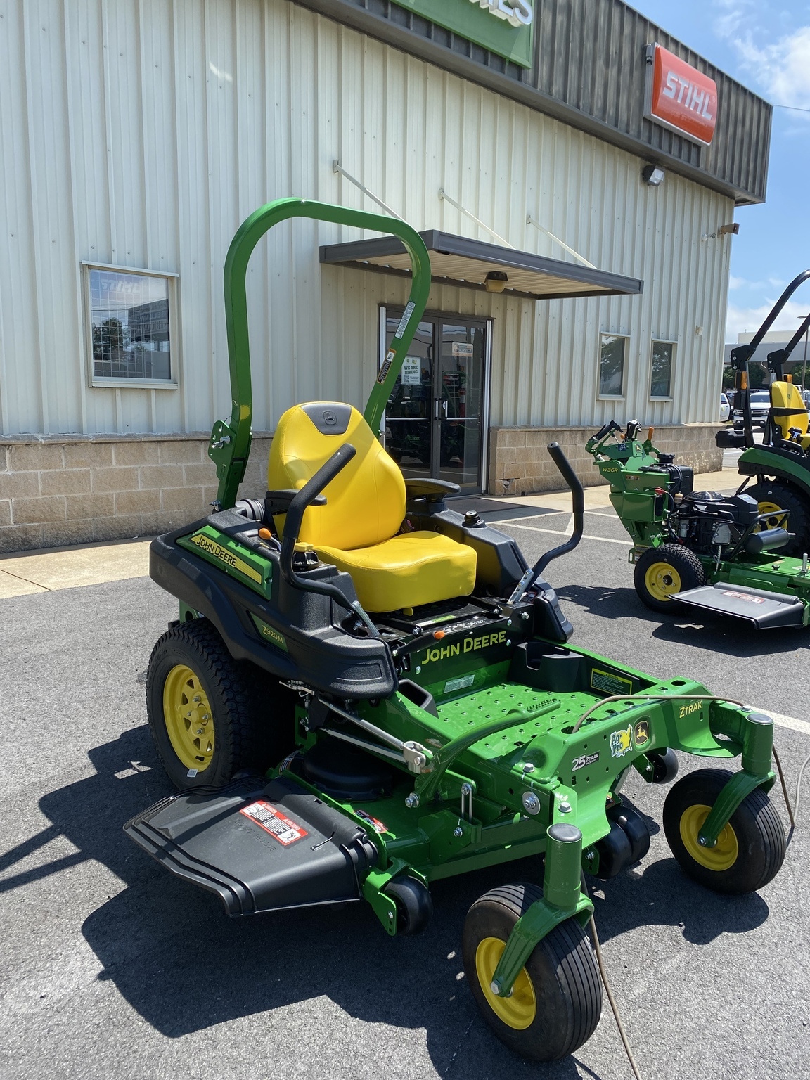 2025 John Deere Z920M Image 2
