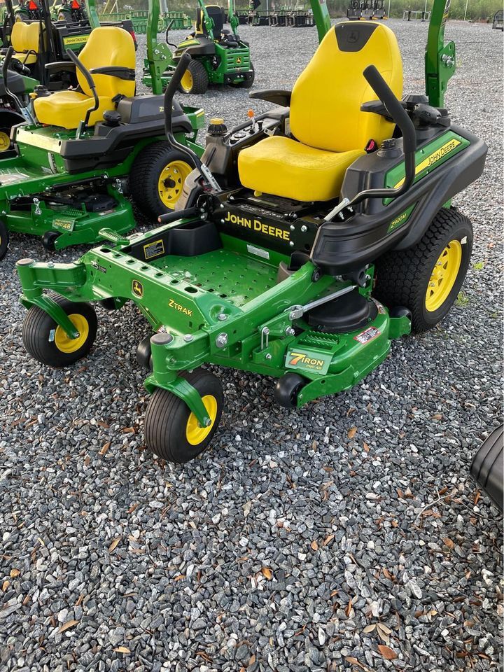 2025 John Deere Z920M Image 3