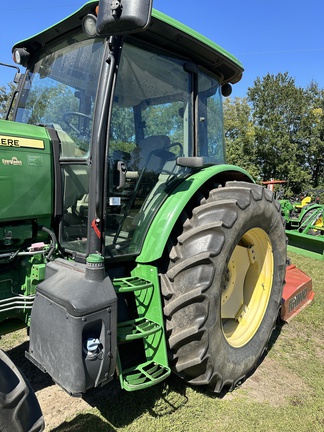 2019 John Deere 6135E Photo 8