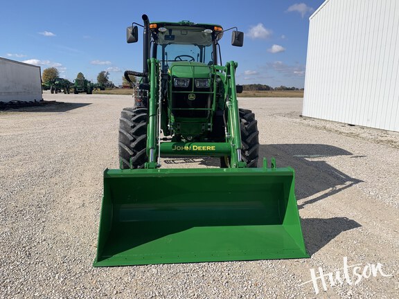 Photo of 2023 John Deere 6105E