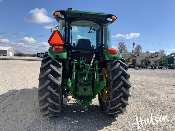 Photo of 2023 John Deere 6105E