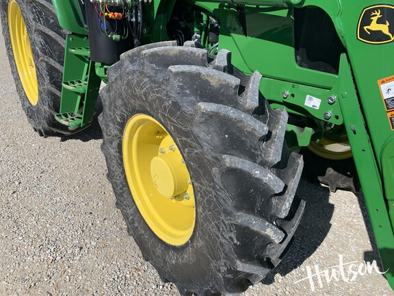 Photo of 2023 John Deere 6105E