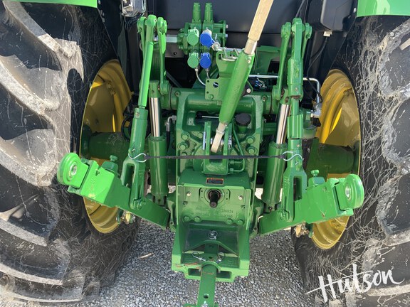 Photo of 2023 John Deere 6105E