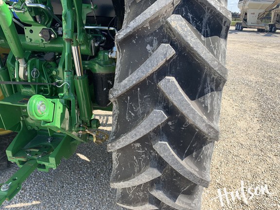 Photo of 2023 John Deere 6105E