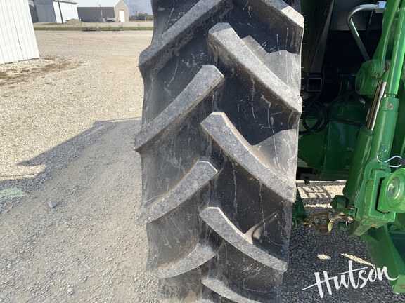 Photo of 2023 John Deere 6105E