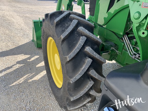 Photo of 2023 John Deere 6105E