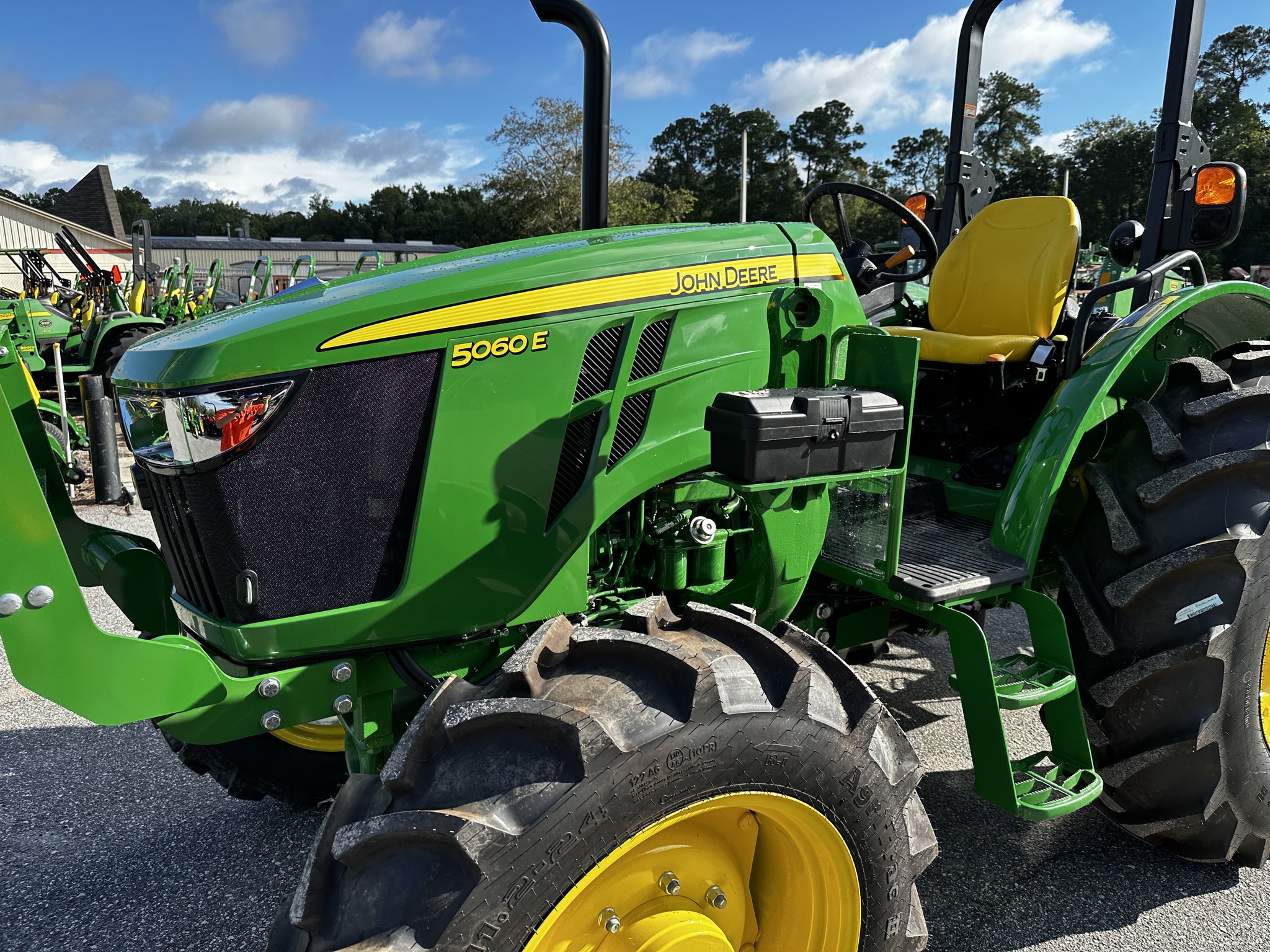 2025 John Deere 5060E Image 3