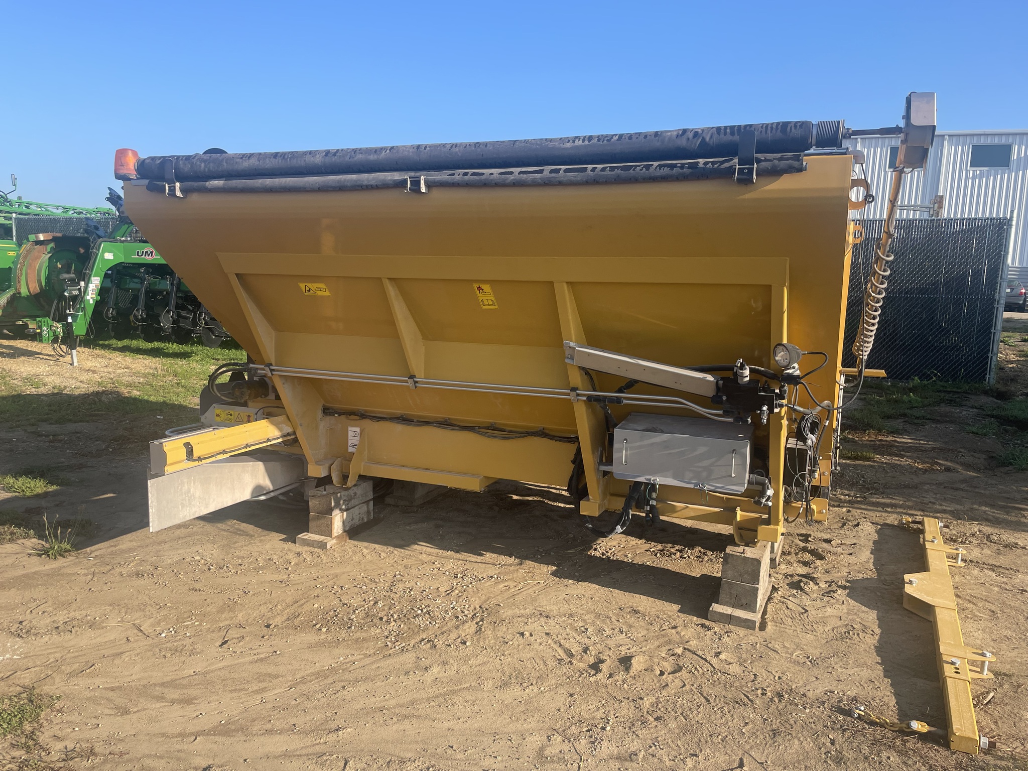 2019 RoGator RG1100C Image 17