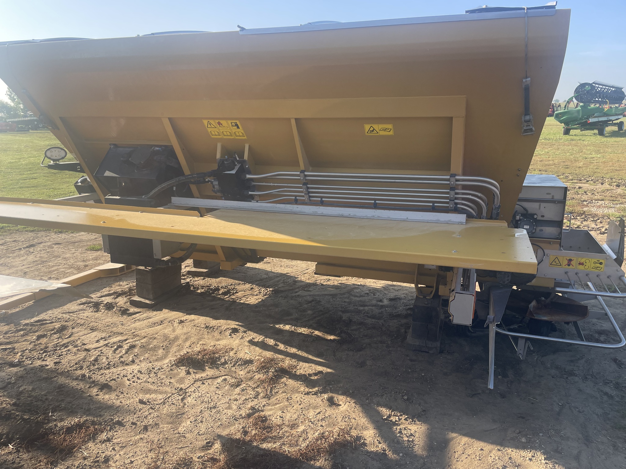 2019 RoGator RG1100C Image 15