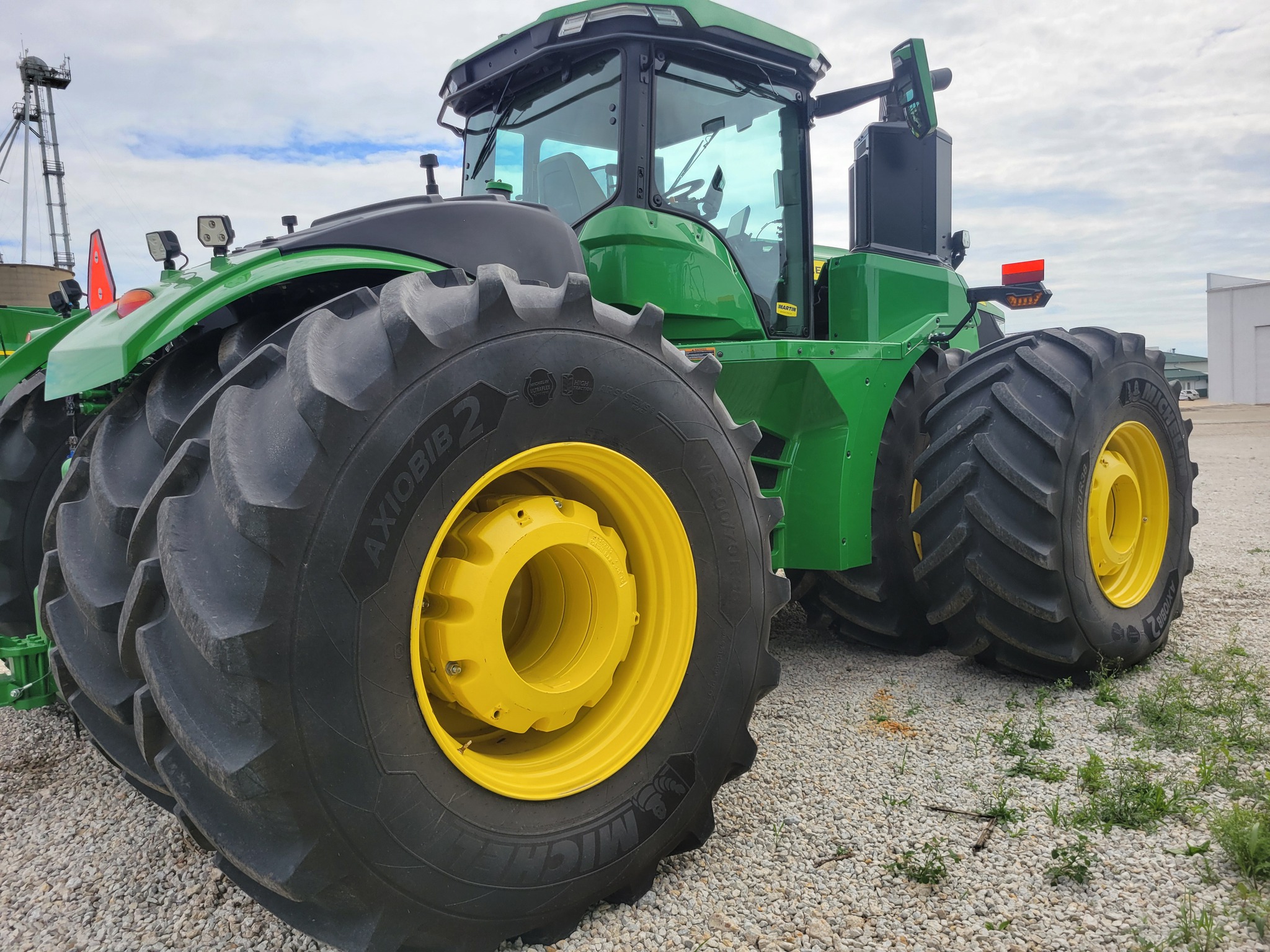  2024 John Deere 9R 640 at Heritage Tractor in Roanoke, IL