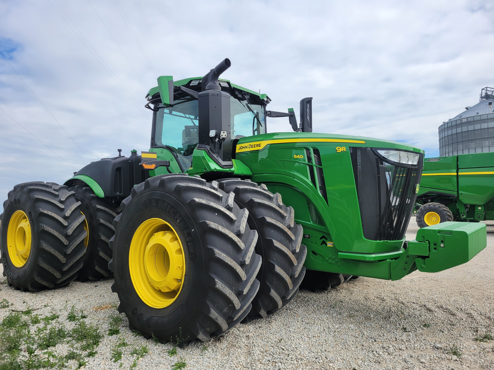  2024 John Deere 9R 640 at Heritage Tractor in Roanoke, IL